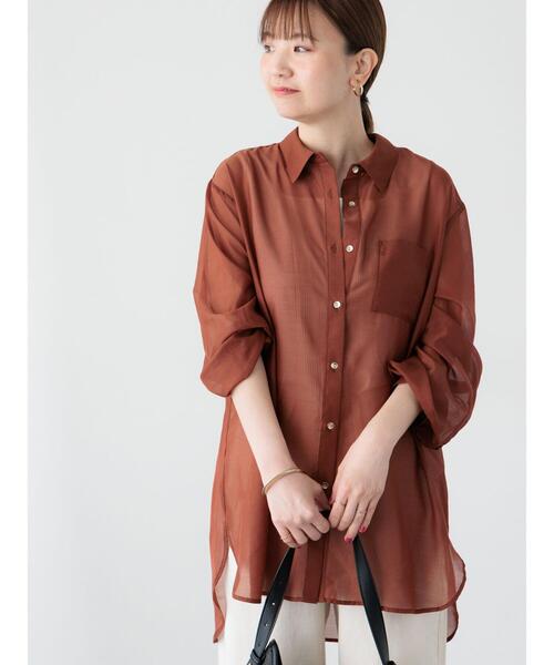 Lugnoncure(ルノンキュール)の「金釦レギュラーカラーシアーシャツ(シャツ/ブラウス・レディース・ブラウン/ブラック/チャコールグレー/オフホワイト・F)」の1枚目の写真