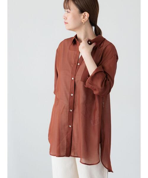 Lugnoncure(ルノンキュール)の「金釦レギュラーカラーシアーシャツ(シャツ/ブラウス・レディース・ブラウン/ブラック/チャコールグレー/オフホワイト・F)」の7枚目の写真