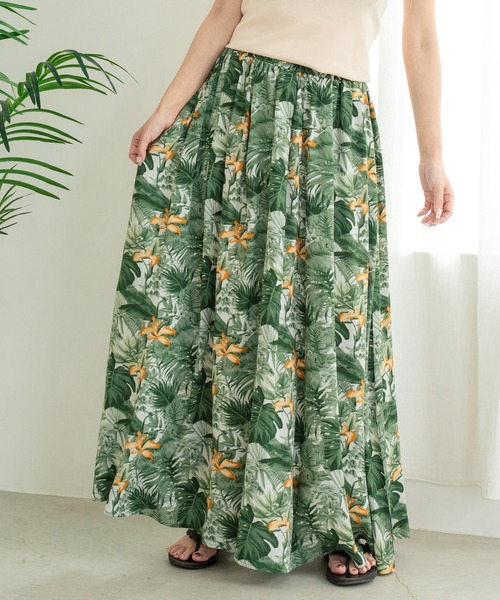 anap mimpi（アナップミンピ）の「ボタニカル柄 レーヨン タック フレア ロング スカート【セットアップ着用可】（スカート・レディース・グリーン/ブラック・FREE）」の2枚目の写真