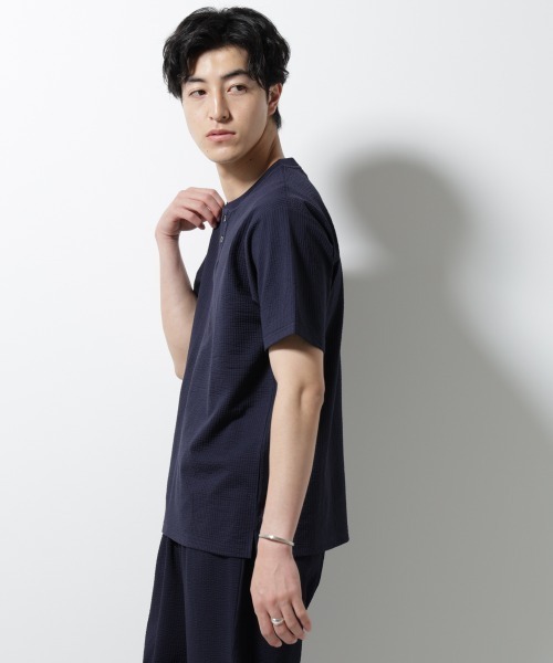 NANO universe（ナノユニバース）の「ジャージーサッカーヘンリーネックTシャツ 半袖（Tシャツ/カットソー・メンズ・グレー/ブラック/ホワイト/ネイビー・M/S/L）」の20枚目の写真