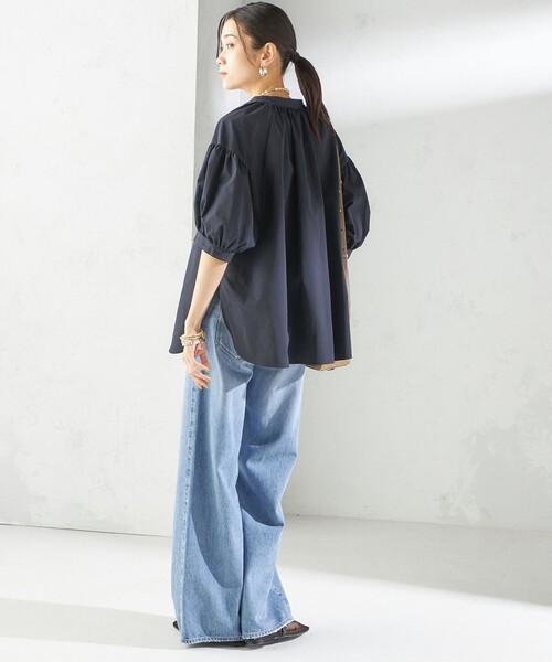 SHIPS(シップス)の「〈接触冷感 / 撥水加工〉TEX BRID(R)タフタ スキッパー 5分袖 ブラウス(シャツ/ブラウス・レディース・ブラウン/オフホワイト/ネイビー・ONE SIZE)」の14枚目の写真