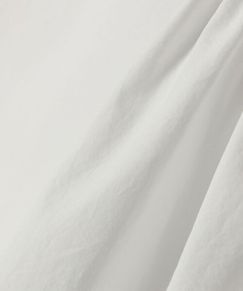 SHIPS(シップス)の「〈接触冷感 / 撥水加工〉TEX BRID(R)タフタ スキッパー 5分袖 ブラウス(シャツ/ブラウス・レディース・ブラウン/オフホワイト/ネイビー・ONE SIZE)」の17枚目の写真