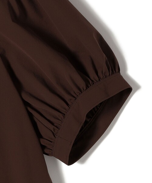 SHIPS(シップス)の「〈接触冷感 / 撥水加工〉TEX BRID(R)タフタ スキッパー 5分袖 ブラウス(シャツ/ブラウス・レディース・ブラウン/オフホワイト/ネイビー・ONE SIZE)」の21枚目の写真