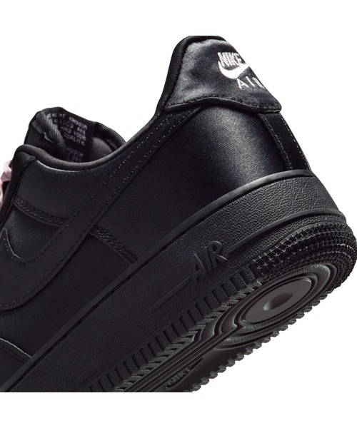 NIKE(ナイキ)の「WMNS AIR FORCE 1 '07 LV8(スニーカー・レディース・ブラック・25.0cm/24.5cm/24.0cm/23.5cm/23.0cm/22.5cm/25.5cm/26.0cm)」の5枚目の写真