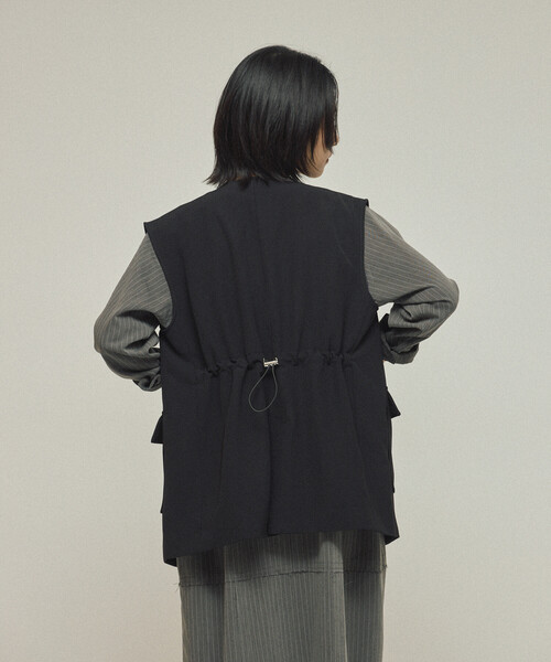 Firsthand(ファーストハンド)の「Firsthand/ファーストハンド ダブルクロス 4ポケット ジレ / ベスト(ベスト・レディース・ブラック/オフホワイト・フリ-)」の9枚目の写真