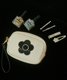 MARY QUANT（マリークワント）の「(MARY QUANT)ENAMEL DAISY PATCH MINIMAL POUCH（ポーチ・レディース）」