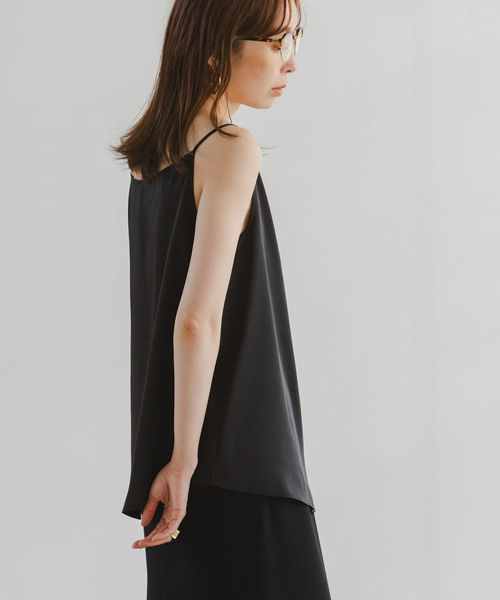 Noble（ノーブル）の「【洗える】メルティサテン2WAYキャミ（キャミソール・レディース・ブラック/ホワイト/ベージュ・FREE）」の22枚目の写真