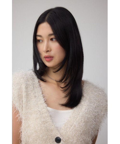 AZUL by moussy(アズールバイマウジー)の「ラメフェザーVネックニットベスト(ベスト・レディース・ブラウン/ブラック/アイボリー・FREE)」の4枚目の写真