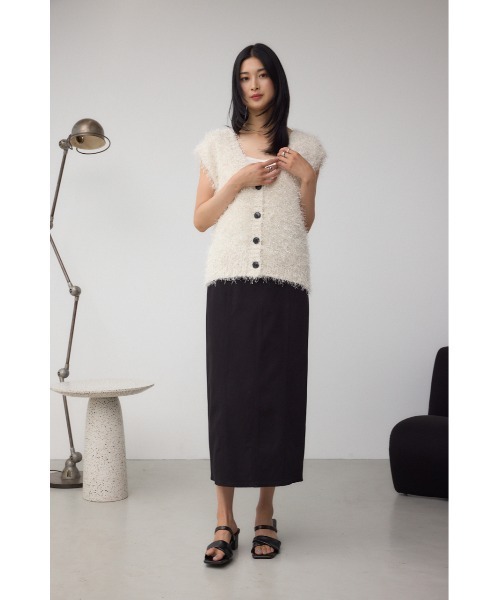 AZUL by moussy(アズールバイマウジー)の「ラメフェザーVネックニットベスト(ベスト・レディース・ブラウン/ブラック/アイボリー・FREE)」の6枚目の写真
