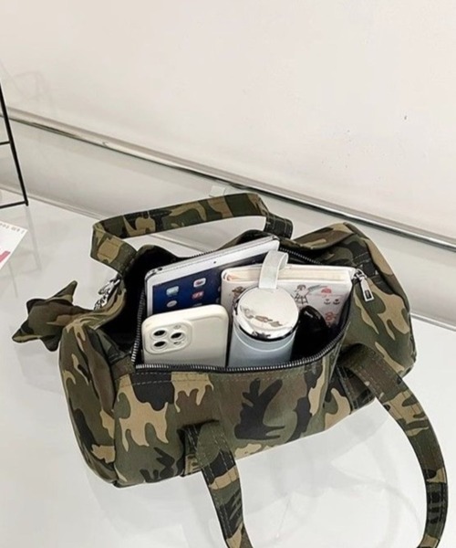 CANVAS+(キャンバスプラス)の「【CANVAS+】チャーム付きミニドラムバッグ(ショルダーバッグ・レディース・グレー/カーキ・FREE)」の9枚目の写真