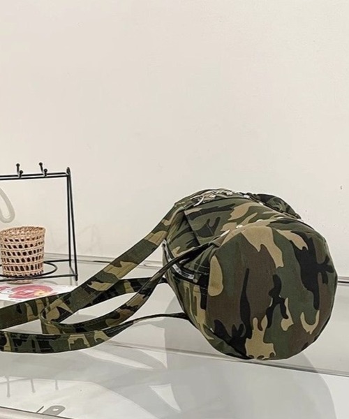 CANVAS+(キャンバスプラス)の「【CANVAS+】チャーム付きミニドラムバッグ(ショルダーバッグ・レディース・グレー/カーキ・FREE)」の10枚目の写真