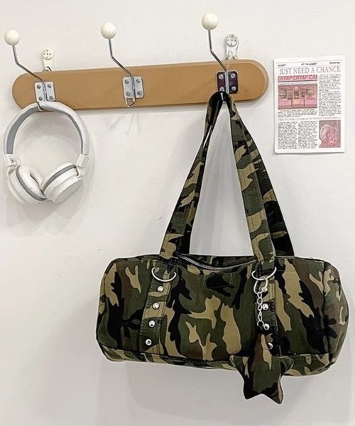 CANVAS+(キャンバスプラス)の「【CANVAS+】チャーム付きミニドラムバッグ(ショルダーバッグ・レディース・グレー/カーキ・FREE)」の13枚目の写真