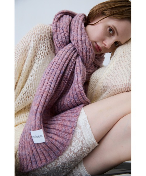 un/neu(アンノイ)の「ミックスカラーニットビッグストール / 大判ストール / マフラー(マフラー・レディース・グレー/イエロー/コバルトブルー/レッド/ピンク/ライトピンク/ダークグリーン・FREE)」の7枚目の写真