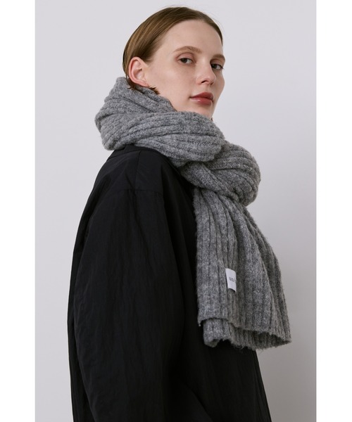 un/neu(アンノイ)の「ミックスカラーニットビッグストール / 大判ストール / マフラー(マフラー・レディース・グレー/イエロー/コバルトブルー/レッド/ピンク/ライトピンク/ダークグリーン・FREE)」の16枚目の写真
