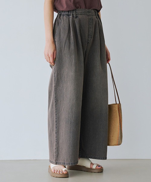 studio CLIP（スタディオクリップ）の「タックストレートデニムパンツ[プチ・プラスサイズあり]《CLIP denim》（デニムパンツ・レディース・ブルー/ブラウン/ブラック/ライトブルー/ライトグレー・LARGE/PF/ﾌﾘｰ(L)/MEDIUM）」の4枚目の写真