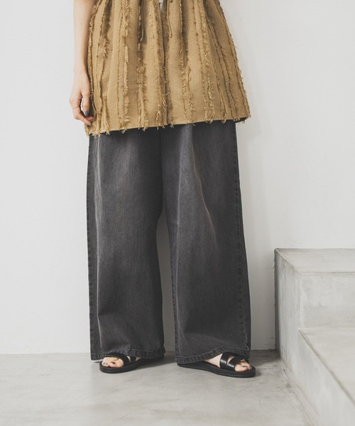 studio CLIP（スタディオクリップ）の「タックストレートデニムパンツ[プチ・プラスサイズあり]《CLIP denim》（デニムパンツ・レディース・ブルー/ブラウン/ブラック/ライトブルー/ライトグレー・LARGE/PF/ﾌﾘｰ(L)/MEDIUM）」の2枚目の写真