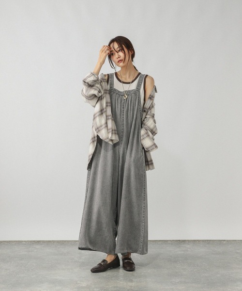 GLOBAL WORK（グローバルワーク）の「アソートギャザーワイドサロペ/587823（サロペット/オーバーオール・レディース・スミクロ/ダークブラウン/ブルー系その他4/グレー系その他2・LARGE/MEDIUM）」の5枚目の写真