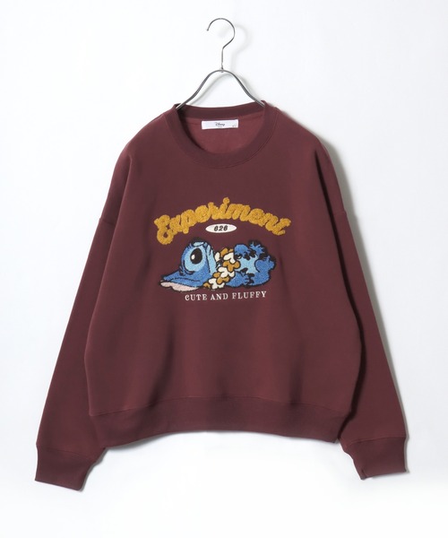 Disney（ディズニー）の「Disney（ディズニー）キャラクターサガラ刺繍・ヴィンテージライクプリント スウェットトレーナー（裏起毛）ミッキーマウス/スティッチ/チップとデール（スウェット・レディース・カーキ/ホワイト系その他/ダークグレー/マスタード/ブルー/ホワイト系その他2/グレー系その他/ワイン・M/L）」の8枚目の写真