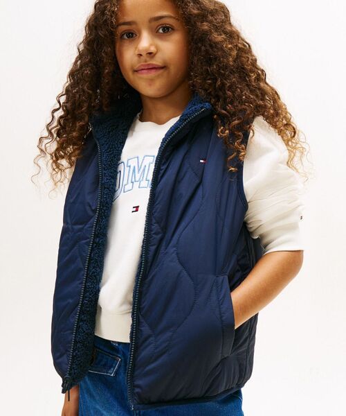 TOMMY HILFIGER（トミーヒルフィガー）の「KIDS リバーシブルテディナイロンベスト（ダウンベスト・キッズ・ネイビー・150cm/160cm/130cm/140cm）」の5枚目の写真