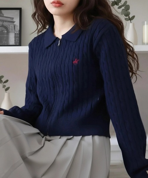 BEVERLY HILLS POLO CLUB(ビバリーヒルズポロクラブ)の「【BEVERLY HILLS POLO CLUB / ビバリーヒルズ ポロクラブ】ロゴ刺繍 ケーブル編み 襟付き ジップアップ カーディガン(カーディガン/ボレロ・レディース・ネイビー/アイボリー/レッド・M)」の1枚目の写真