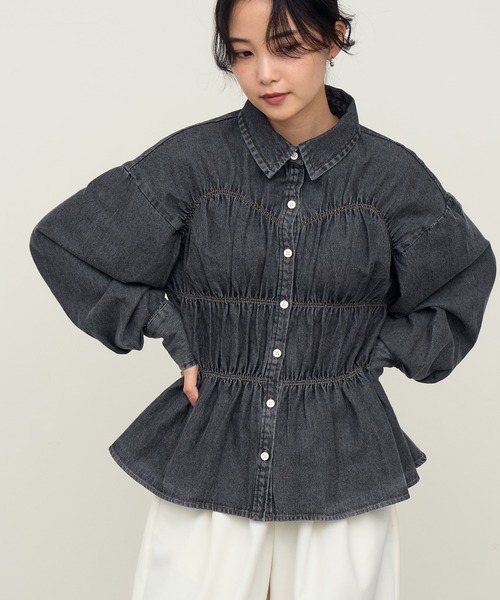 NOGLE(ノグル)の「【NOGLE/ノグル】シャーリングデニムシャツ(シャツ/ブラウス・レディース・ブルー/ブラック・FREE)」の1枚目の写真