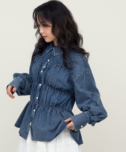NOGLE(ノグル)の「【NOGLE/ノグル】シャーリングデニムシャツ(シャツ/ブラウス・レディース・ブルー/ブラック・FREE)」の5枚目の写真