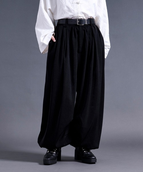 カーブタックバルーンパンツ（スラックス）｜Ellno Loset（エルノ