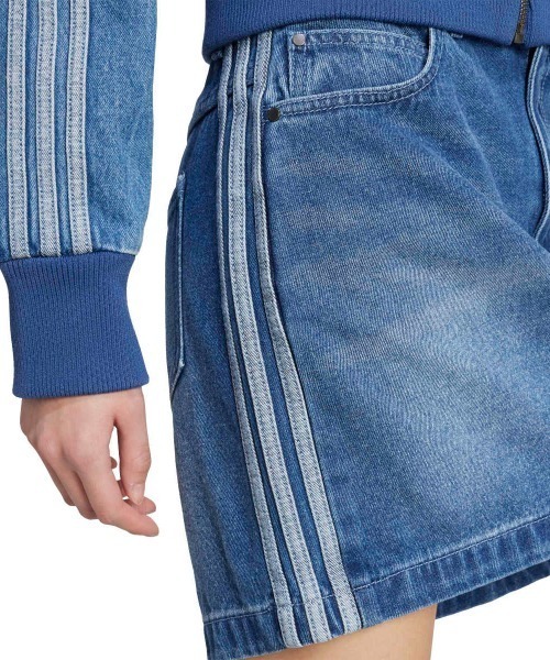 adidas(アディダス)の「adidas Originals ADICOLOR 3 STRIPES DENIM MINI SKIRT(アディダスオリジナルス アディカラー スリーストライプス デニム ミニ スカート)(デニムスカート・レディース・ネイビー系・SMALL/MEDIUM/LARGE)」の5枚目の写真