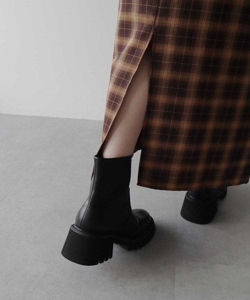 earth music&ecology(アースミュージックアンドエコロジー)の「【2025AW】2wayフリルチェックキャミワンピース(ワンピース・レディース・ブラック/ブラウン・FREE)」の6枚目の写真