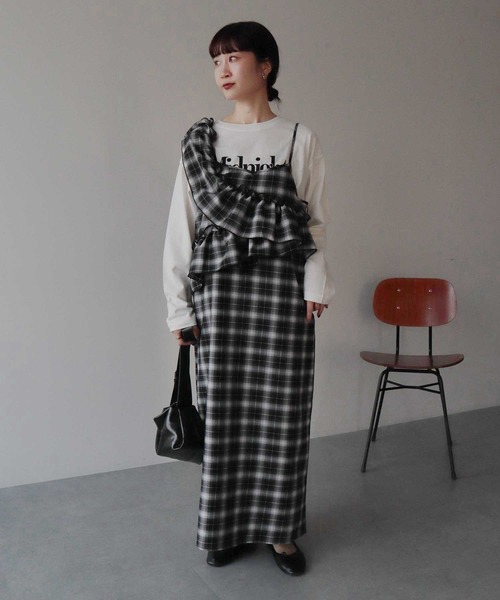 earth music&ecology(アースミュージックアンドエコロジー)の「【2025AW】2wayフリルチェックキャミワンピース(ワンピース・レディース・ブラック/ブラウン・FREE)」の13枚目の写真