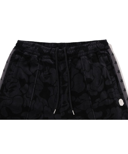 A BATHING APE（アベイシングエイプ）の「SOLID CAMO VELOUR METAL ONE POINT RELAXED FIT TRACK PANTS（その他パンツ・メンズ・バーガンディー/ブラック・LARGE/SMALL/MEDIUM/X-LARGE）」の9枚目の写真