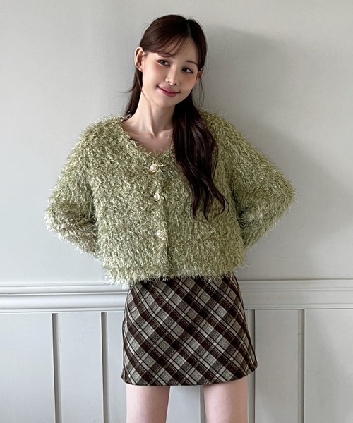 by muni:r(バイ ムニール)の「【着用動画あり・5色展開】シャイニーファークロップカーディガン(カーディガン/ボレロ・レディース・パープル/オリーブ/ブラック/アイボリー/グレー・FREE)」の20枚目の写真