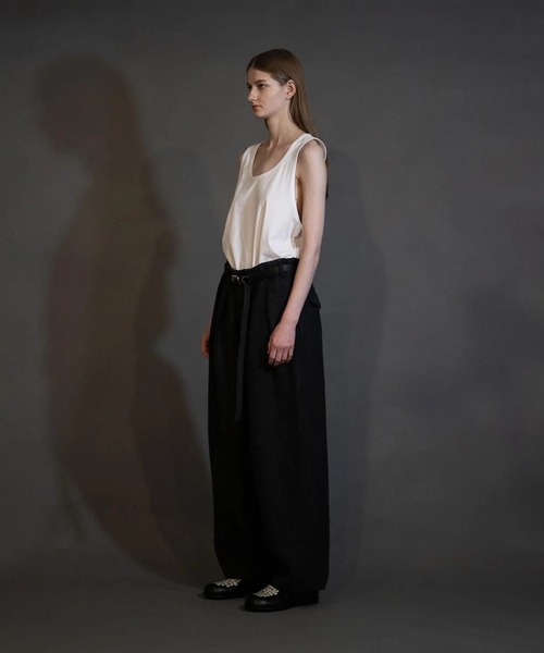my beautiful landlet(マイビューティフルランドレット)の「【my beautiful landlet】 BISHU WOOL TUCK PANTS(その他パンツ・メンズ・ネイビー/ブラック/グレー/チャコールグレー・1/0/2)」の5枚目の写真