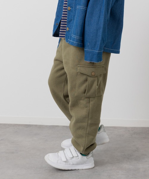 chil2（チルツー）の「裏起毛 カーゴパンツ（カーゴパンツ・キッズ・ネイビー/ブラック/カーキ・90cm/100cm/110cm/120cm/130cm/140cm/150cm）」の5枚目の写真