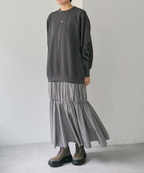 ear PAPILLONNER（イアパピヨネ）の「ドッキング刺繍ワンピース【SUM1 STYLE】（ワンピース・レディース・グレー・FREE）」の4枚目の写真