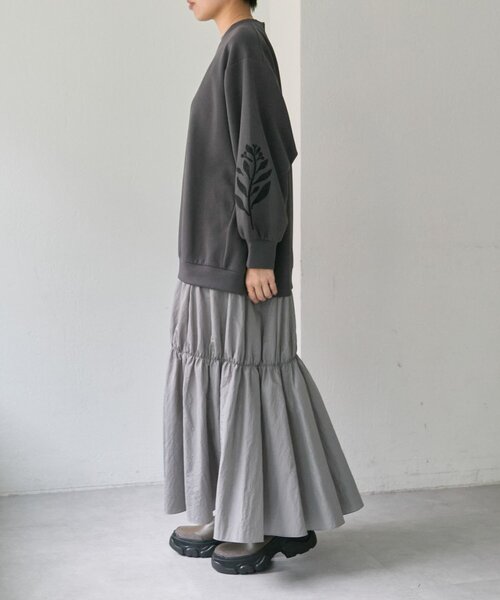 ear PAPILLONNER（イアパピヨネ）の「ドッキング刺繍ワンピース【SUM1 STYLE】（ワンピース・レディース・グレー・FREE）」の5枚目の写真