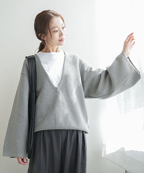 SOLAMONAT（ソラモナ）の「ウエハースニットワイドスリーブVネックプルオーバー（ニット/セーター・レディース・チャコールグレー/ホワイト/ライトグレー/ブラック・FREE）」の4枚目の写真