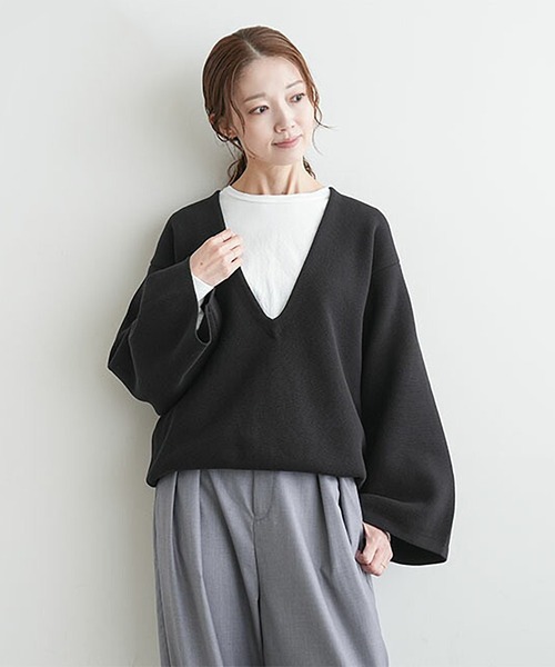 SOLAMONAT（ソラモナ）の「ウエハースニットワイドスリーブVネックプルオーバー（ニット/セーター・レディース・チャコールグレー/ホワイト/ライトグレー/ブラック・FREE）」の2枚目の写真