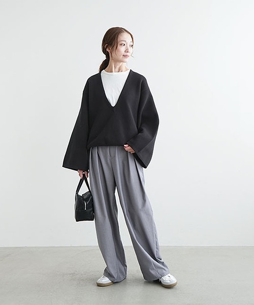 SOLAMONAT（ソラモナ）の「ウエハースニットワイドスリーブVネックプルオーバー（ニット/セーター・レディース・チャコールグレー/ホワイト/ライトグレー/ブラック・FREE）」の6枚目の写真