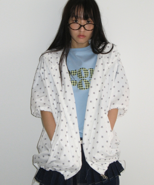 RONRON(ロンロン)の「HOODED HALF SLEEVE WINDBREAKER WHITE STAR(マウンテンパーカー・レディース・その他・FREE)」の2枚目の写真