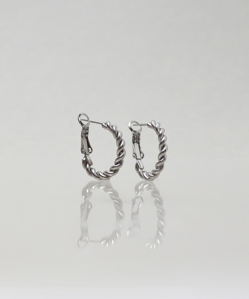 ieLS(イエルズ)の「金属アレルギー対応「ieLS」ステンレス ツイストフープピアス(ピアス(両耳用)・レディース・シルバー/ゴールド・ONE SIZE)」の4枚目の写真