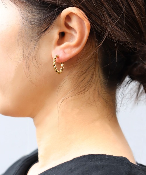 ieLS(イエルズ)の「金属アレルギー対応「ieLS」ステンレス ツイストフープピアス(ピアス(両耳用)・レディース・シルバー/ゴールド・ONE SIZE)」の6枚目の写真