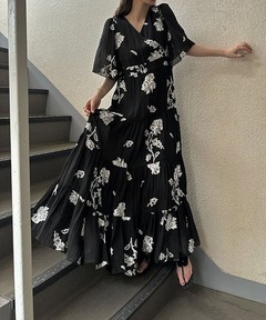 ミモザ刺繍のホルターネックティアードワンピース（ワンピース