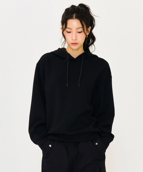 CHASECULT(チェイスカルト)の「女性エンボスプリントフードパーカー-ブラック(パーカー・レディース・ブラック・90/85)」の4枚目の写真