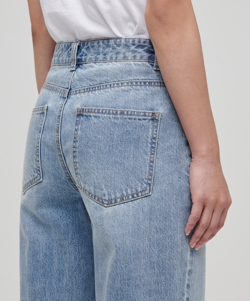MUSINSA STANDARD WOMAN(ムシンサスタンダードウーマン)の「レディースワイドデニムパンツ【ライトインディゴ】(デニムパンツ・レディース・その他・32/30/23/24/25/26/27/28/29)」の6枚目の写真