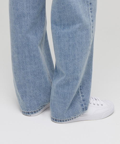MUSINSA STANDARD WOMAN(ムシンサスタンダードウーマン)の「レディースワイドデニムパンツ【ライトインディゴ】(デニムパンツ・レディース・その他・32/30/23/24/25/26/27/28/29)」の7枚目の写真