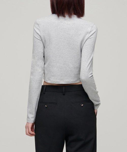 MUSINSA STANDARD WOMAN（ムシンサスタンダードウーマン）の「ウィメンズスリムクロップクルーネック長袖Tシャツ[ミディアムグレー]（Tシャツ/カットソー・レディース・その他・SMALL/MEDIUM/LARGE/X-SMALL）」の6枚目の写真