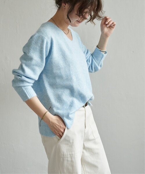 LBC（エルビーシー）の「アンゴラコンVネックニット（ニット/セーター・レディース・ベージュ/パープル/グリーン/ライトブルー/グレー・M/L）」の5枚目の写真