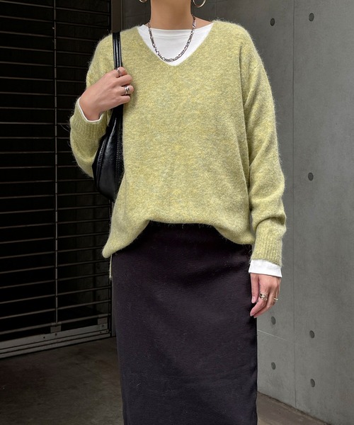 LBC（エルビーシー）の「アンゴラコンVネックニット（ニット/セーター・レディース・ベージュ/パープル/グリーン/ライトブルー/グレー・M/L）」の6枚目の写真