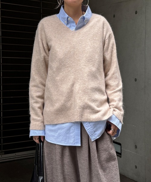 LBC（エルビーシー）の「アンゴラコンVネックニット（ニット/セーター・レディース・ベージュ/パープル/グリーン/ライトブルー/グレー・M/L）」の10枚目の写真